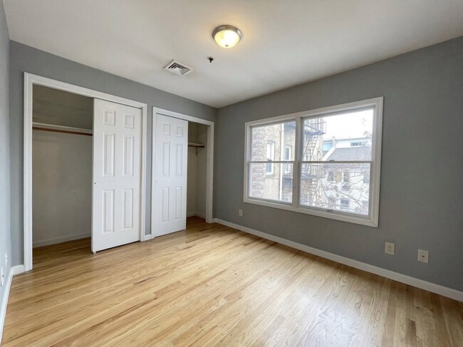 Building Photo - 420 6th St