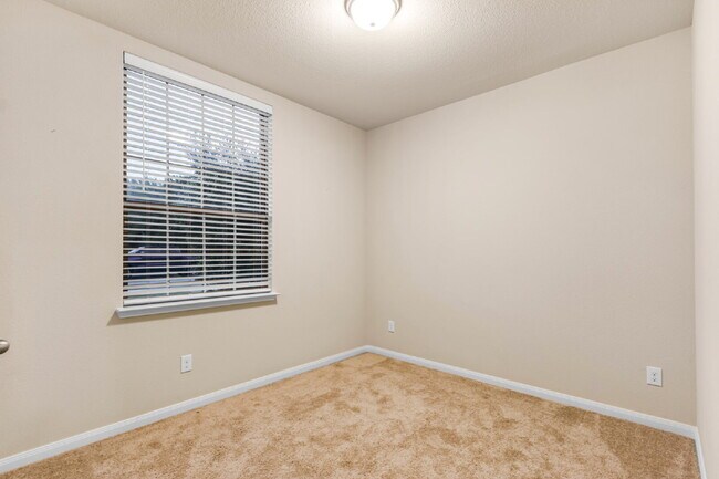 Building Photo - Single family Home in Princeton