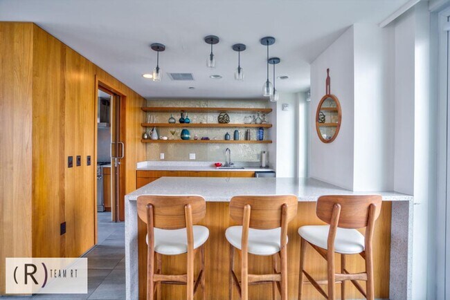 Building Photo - Oceanview Luxurious Chic Condo for High Quality Lifestyle