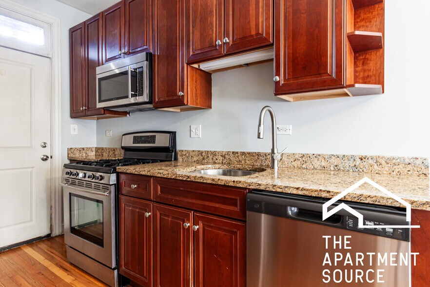 Building Photo - 736 W Addison St