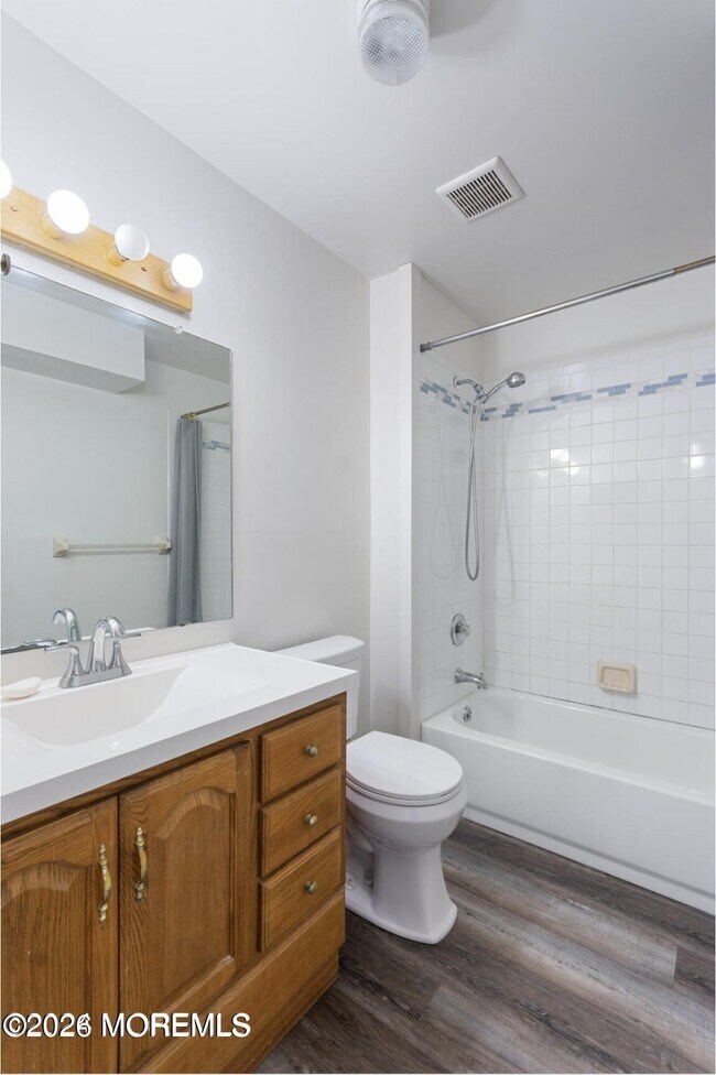 Building Photo - 1606 Main St