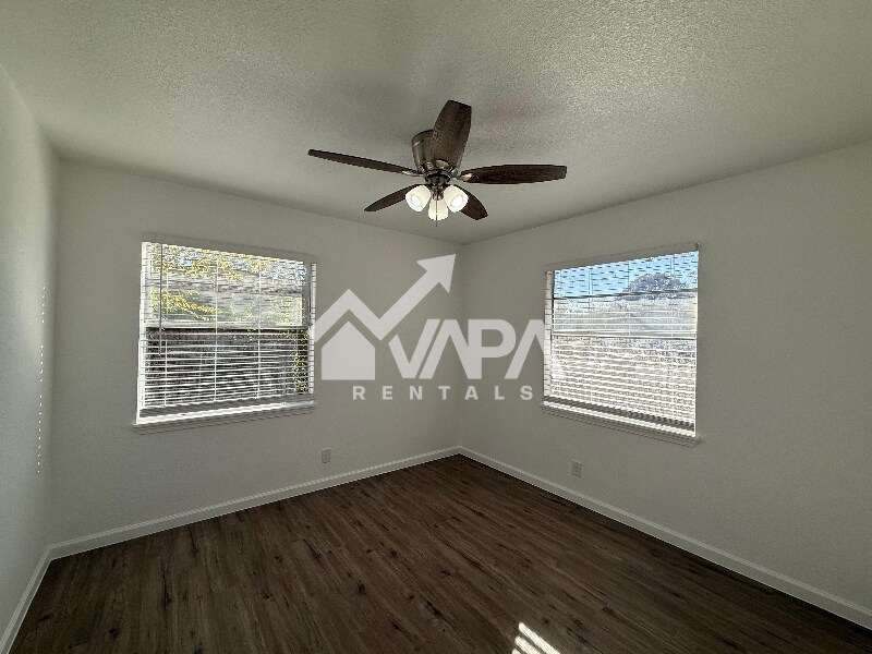 Building Photo - 1994 Springvale Dr