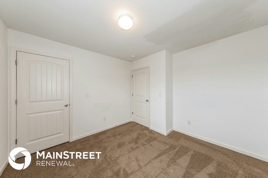 Building Photo - 940 Hawthorn Ln