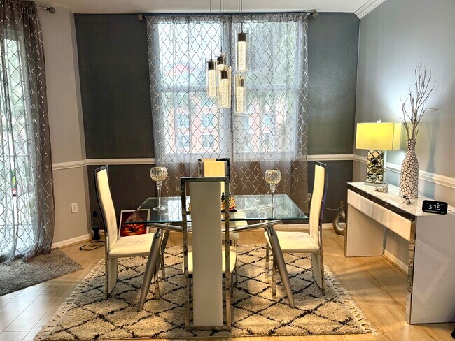 Building Photo - 802 W Windward Way