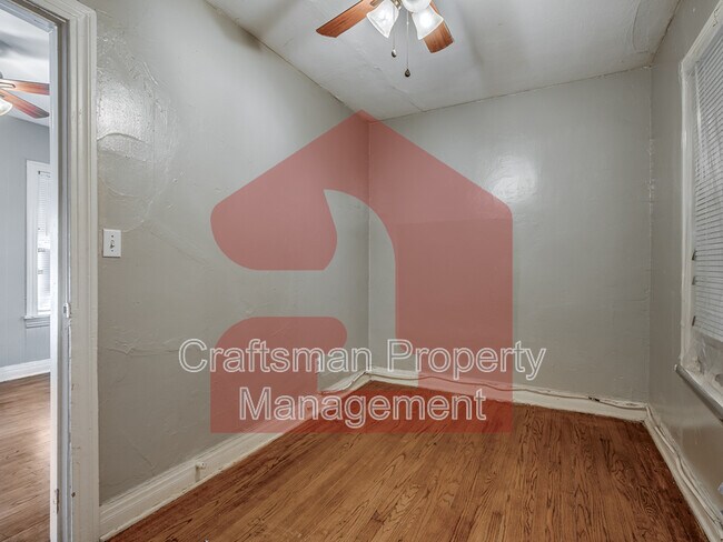Building Photo - 2309 1/2 N Florida Ave