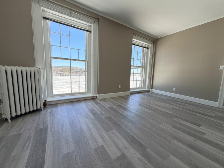 Building Photo - 83 Main St