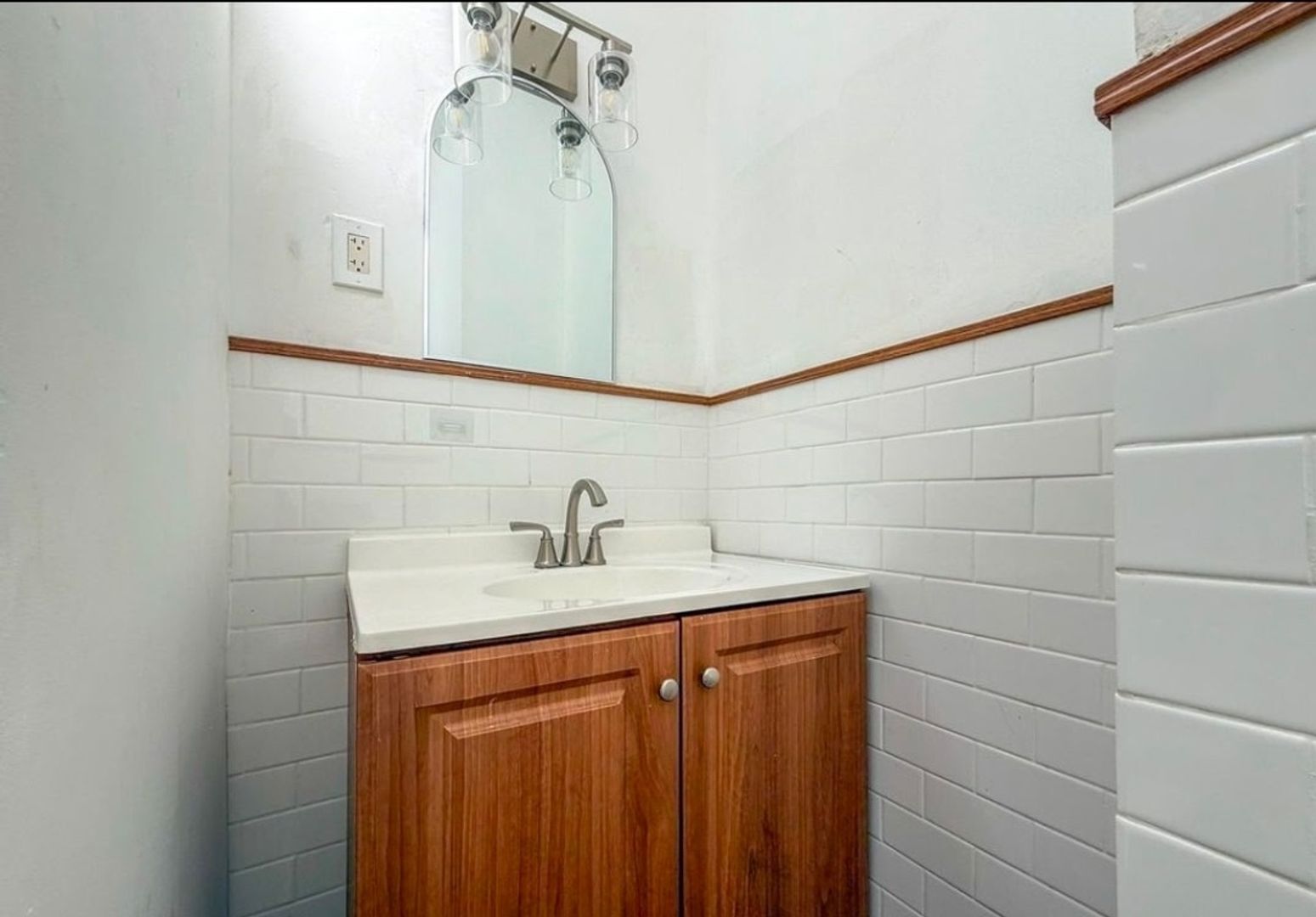 Building Photo - 156 W Albanus St