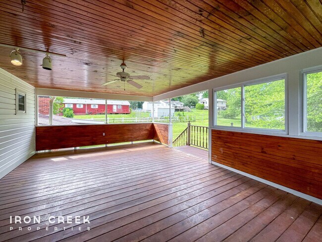 Building Photo - Spacious Three-Bedroom on a Beautiful Lot ...