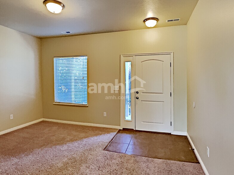 Building Photo - 5708 Plumbago Ave