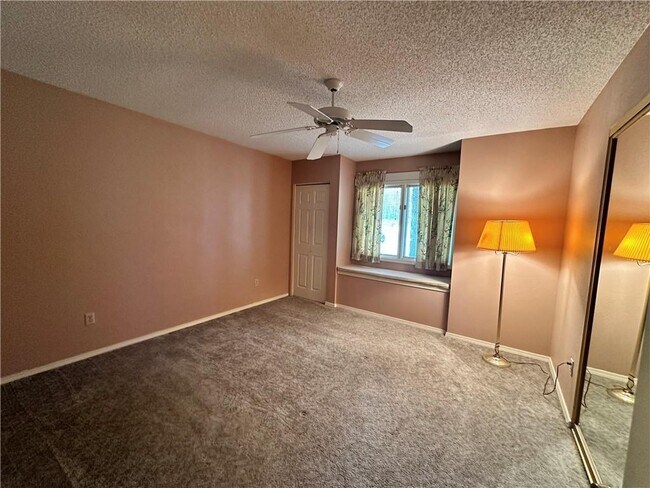 Building Photo - 8 Teresa Dr