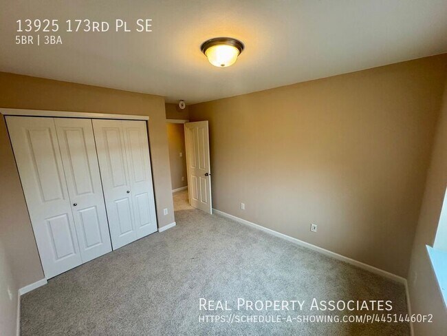 Building Photo - 13925 173rd Pl SE