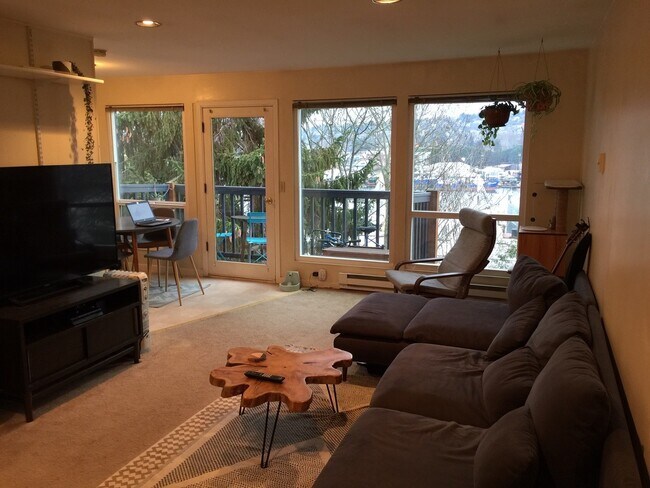 Interior Photo - Marine Vista