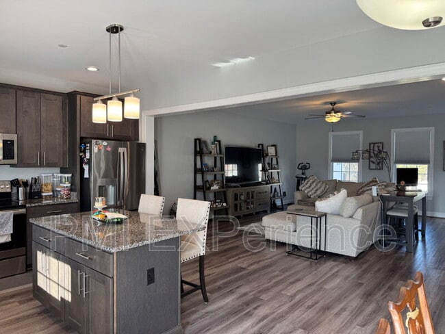 Building Photo - 1001 Rye Dr