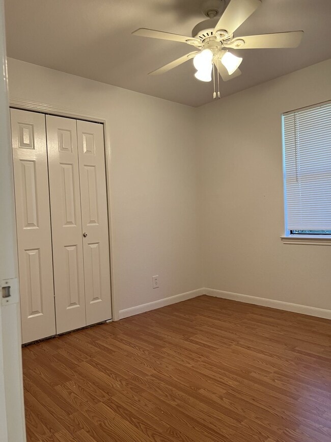 Building Photo - 326 Elm Dr