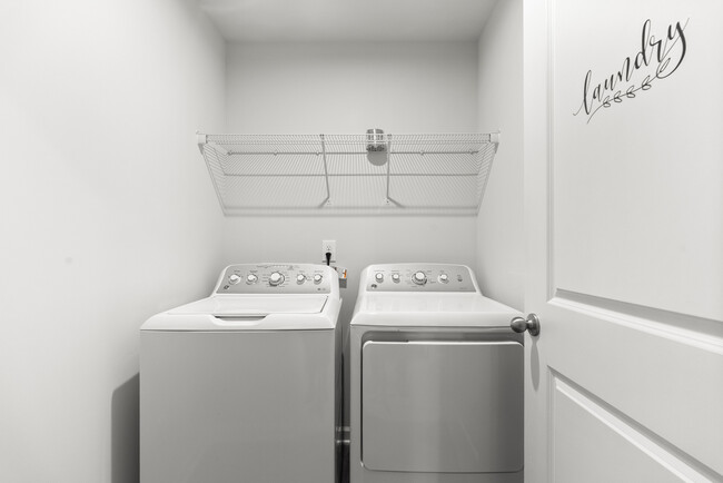 Building Photo - 161 Robinia Rd