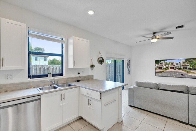 Building Photo - 20741 NE 5th Ct