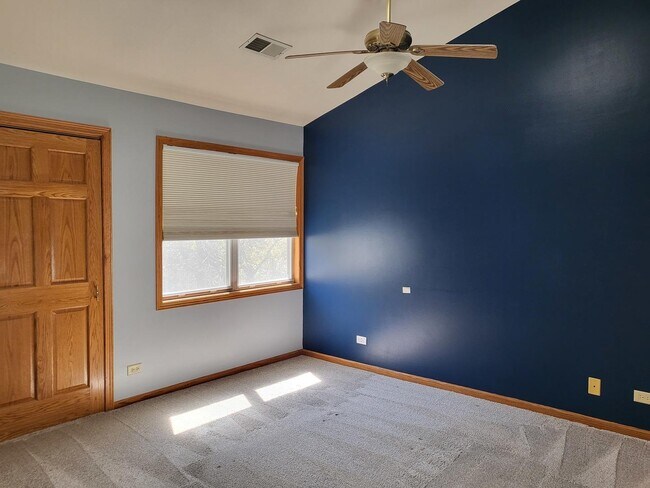 Building Photo - 1048 Rockport Dr