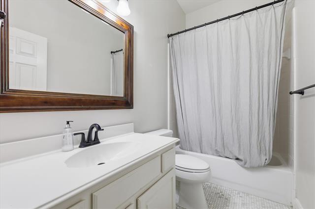 Building Photo - 1405 Salado Dr