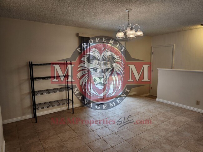 Building Photo - Great 4 Bd 2 Ba Home in Taylorsville