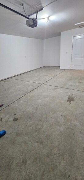 Building Photo - 936 Osage Villa Ct