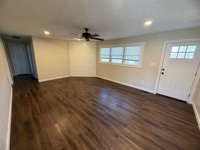 Building Photo - 3 Bedroom Home with Fenced Backyard & Storage Shed