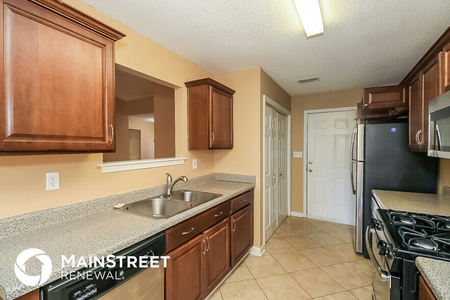 Building Photo - 2070 Tudor Dr