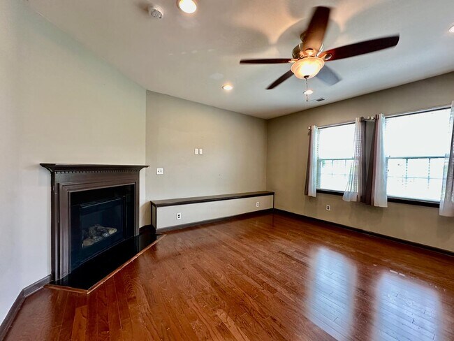 Building Photo - 8019 Kelburn Ln