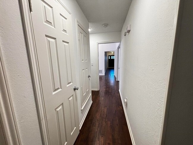 Building Photo - 1205 Olde Towne Dr