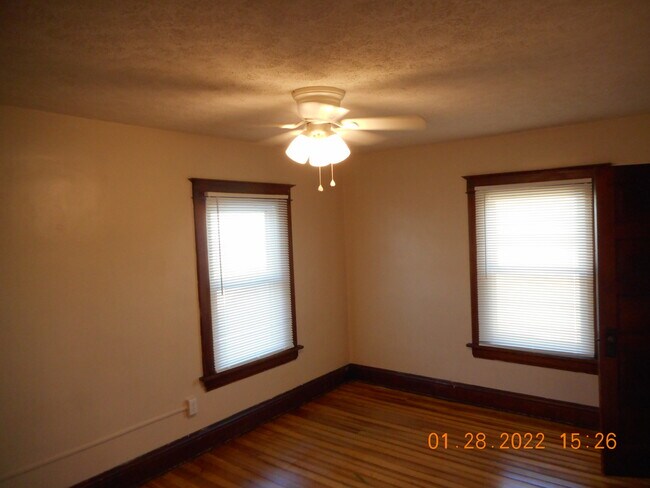 Back Bedroom - 3558 Jones St