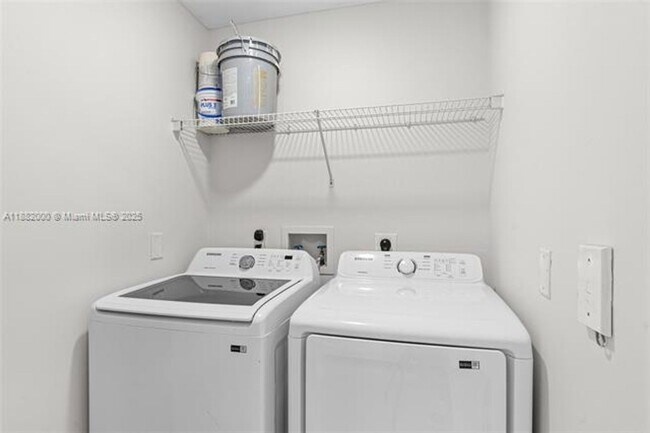 Building Photo - 3340 NE 190th St