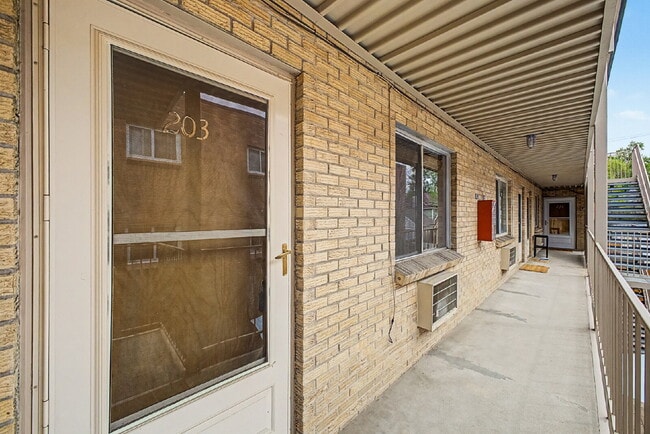 Building Photo - North Washington park one bedroom / one bath Apartment  for rent