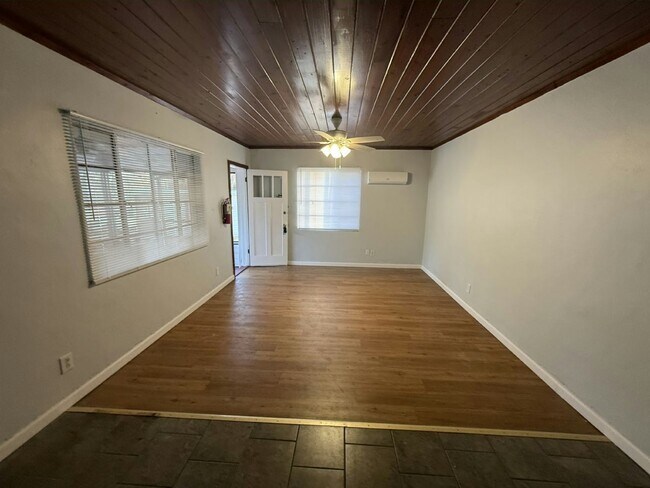 Building Photo - 8801 E Moonrise Ln