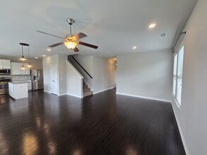 Building Photo - 3005 Montrose Ln