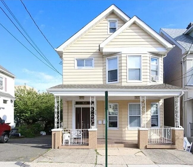 Primary Photo - 316 Devon St
