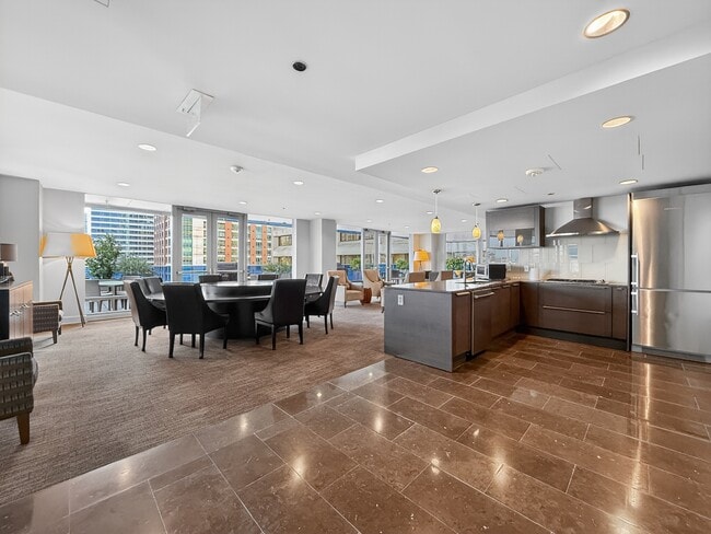 Building Photo - 737 Olive Wy