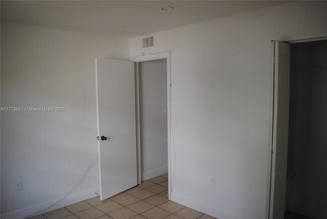 Building Photo - 17255 SW 95th Ave