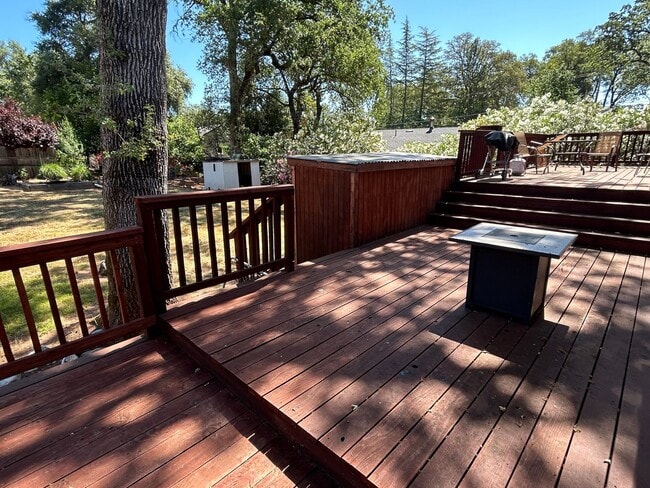 Building Photo - Rare short term lease with this 3/2 in Lake of the PInes - May or June-October