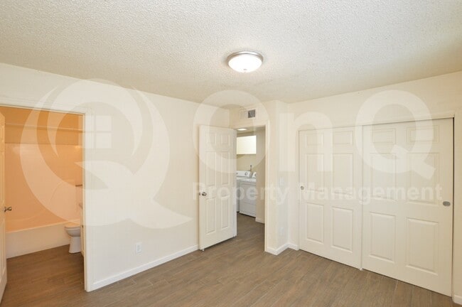 Building Photo - 2719 E Tierra Buena Ln