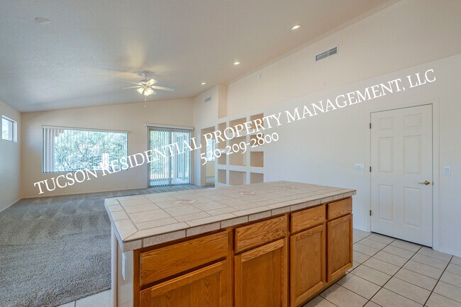 Building Photo - 11174 N Sand Pointe Dr