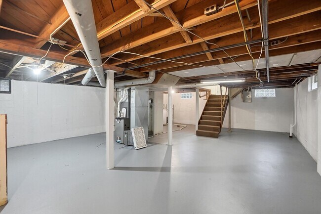 Building Photo - 2695 Bellwood Ave