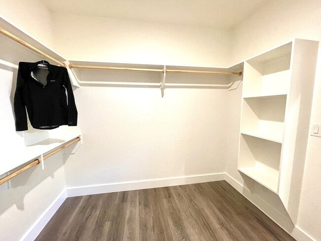 Building Photo - 706 Cirrus Ln