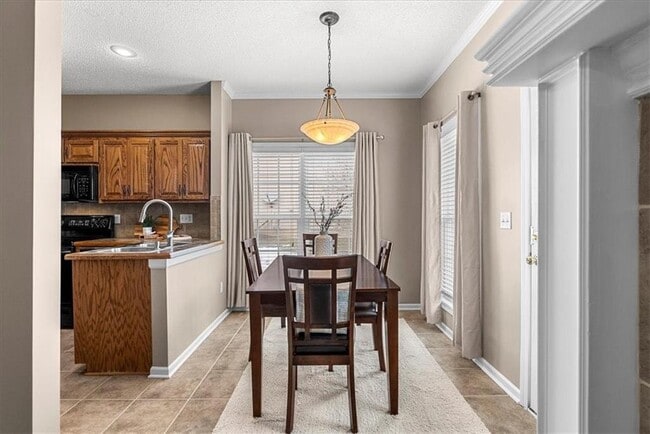 Building Photo - 15557 Floyd St