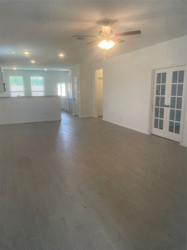 Building Photo - 8111 Royal Palm Ct
