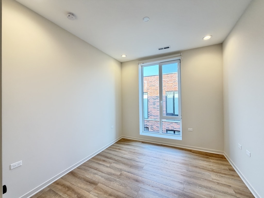 Building Photo - 3207 N Narragansett Ave