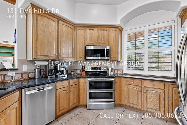 Building Photo - 131 Five Hls Dr