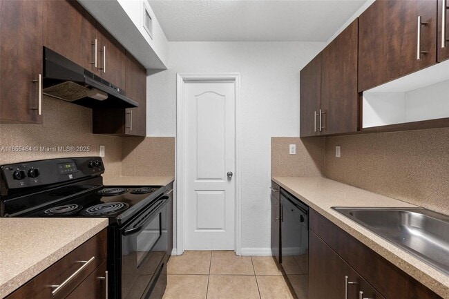 Primary Photo - 13 S Royal Poinciana Blvd