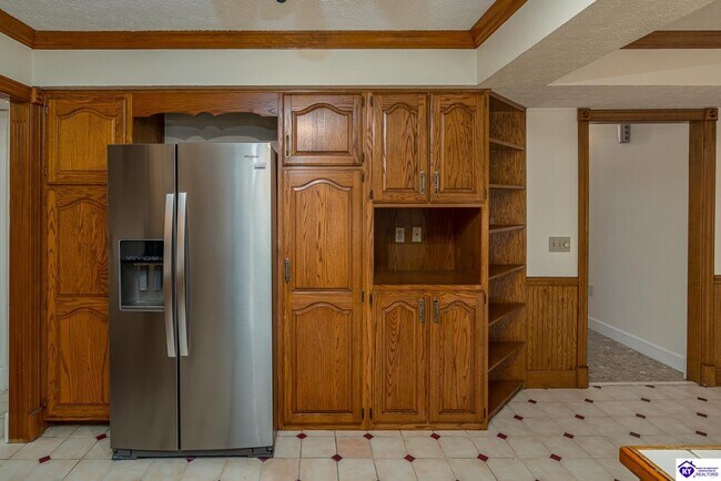 Building Photo - 192 Skyline Dr