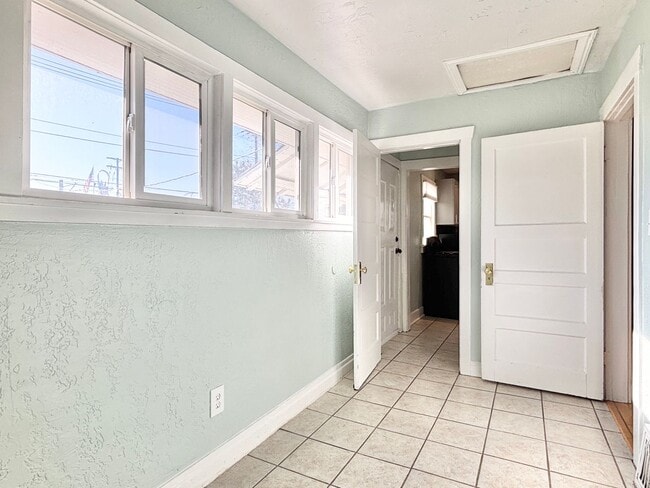 Building Photo - Charming Home in Salt Lake City!