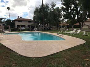 Building Photo - 2 bed 1 bath TH - Move in Special $700 off First Months Rent