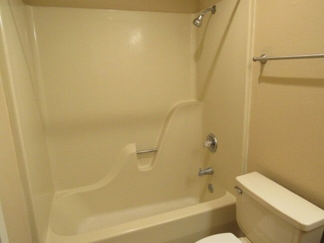 Building Photo - 2725 Santa Fe Unit B - 2/Bed 2.5/Bath - $1300/month